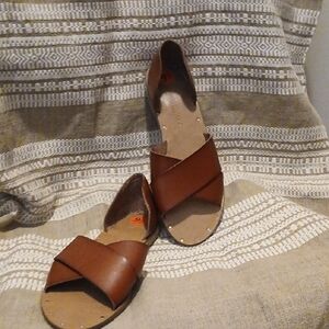 Elegant Brown Cross-Strap Sandals